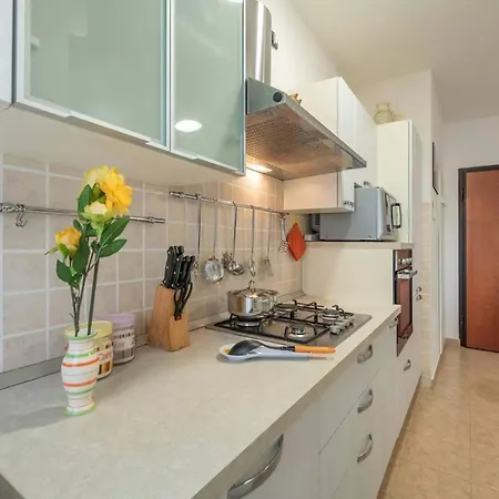 New Flat For 6 Guests Near Daire *