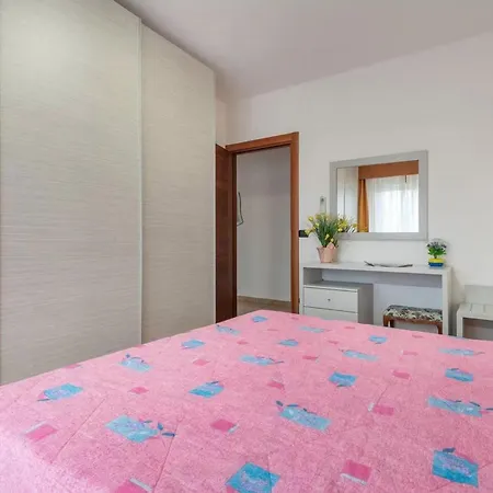 Apartment New Flat For 6 Guests Near *