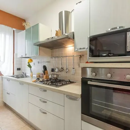 New Flat For 6 Guests Near