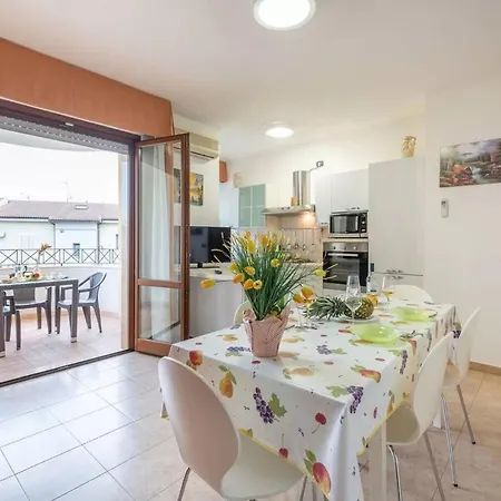 New Flat For 6 Guests Near *